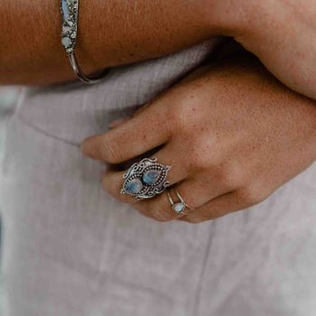 Pear-shaped moonstone ring with water drops