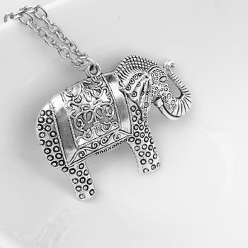 2016 new arrival women kolye Fashion Elephants Pendant Sweater Chain Retro Silver Necklace girl vintage jewelry ornamentation